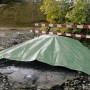 Grüne LUX Gewebeplane 2x3m aus PE-Kunststoff zum Abdecken und Schutz vor Nässe.