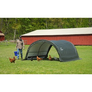 ShelterLogic Weidezelt 7,8 m² mit Hühnern und Mann mit Eimer im Garten.