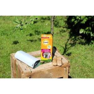 Solabiol Leimring 5m mit Verpackung und Bindfaden auf Holzkiste vor Baum und Rasen.