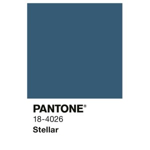 Alpina Innenfarbe Pantone Stellar Blau. Quadratische Farbfläche in mattem Blau, Pantone 18-4026 Stellar.