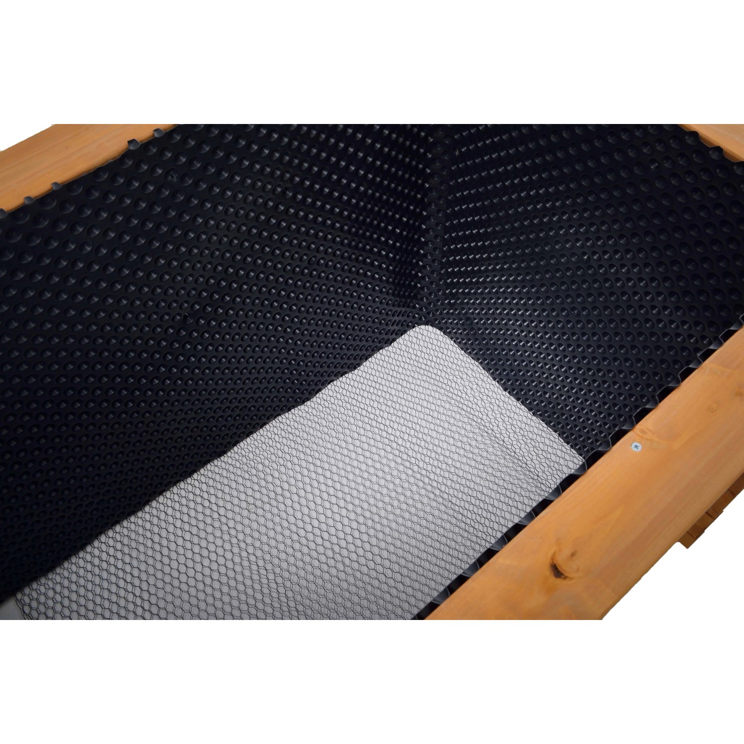 Innenansicht Gaspo Hochbeet Classic 130x80 Honig mit Noppenfolie und Wühlmausgitter.