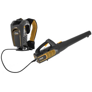 Stiga Akku-Laubbläser SAB 700 AE mit Akku-Rucksack, kabellos und leicht für die Gartenarbeit.