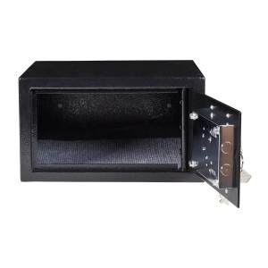 Offener, kleiner, schwarzer Master Lock Tresor (9,93 l) mit Teppichboden und Schlüssel.