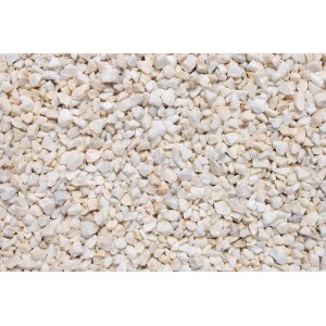 Matt-weißer Marmorsplitt, Körnung 8-12 mm, ideal für Garten- und Landschaftsbau.