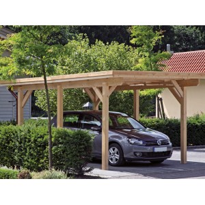 Naturfarbener KVH Einzel-Carport Rügen 1 aus Holz mit Auto. Ideal als Unterstellmöglichkeit.