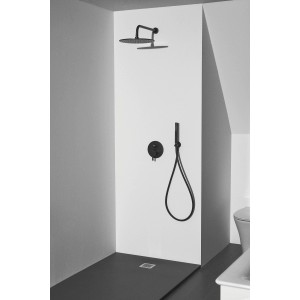 Ideal Standard Idealrain Handbrause, schwarz matt, im Duschbereich.