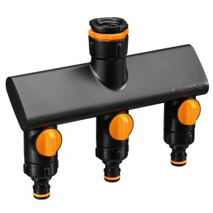 Fiskars 3-Wege-Ventil für Sprinkler-Systeme, mit On/Off Schalter und drei Anschlüssen.