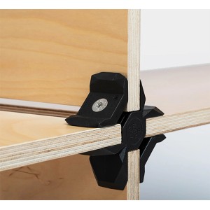 Schwarzer Playwood Kreuzverbinder X für Regalböden und Möbelbau.