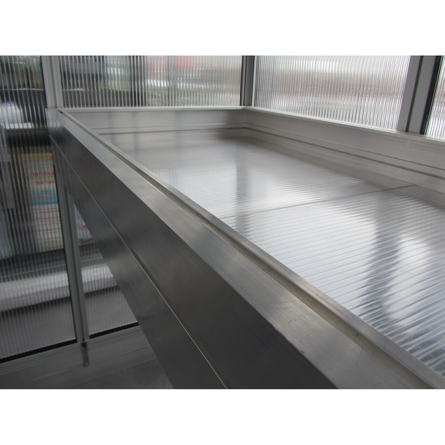 KGT Pflanzwanne Rhodo III aus Alu, blank, für Gewächshäuser, mit Einlegeplatten.