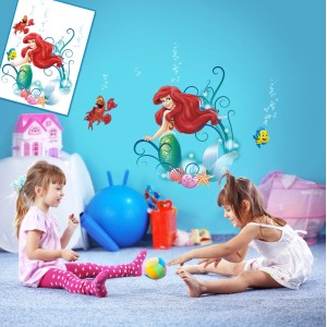 Arielle Wandtattoo 50x70 cm im Kinderzimmer, mit Meerjungfrau, Krabbe und Fisch.