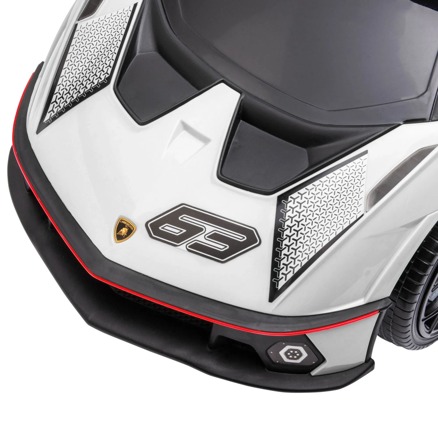 Nahaufnahme des weißen AIYAPLAY Kinderfahrzeugs mit Lamborghini Logo, Nummer 63 und schwarzen Rennsport-Akzenten.