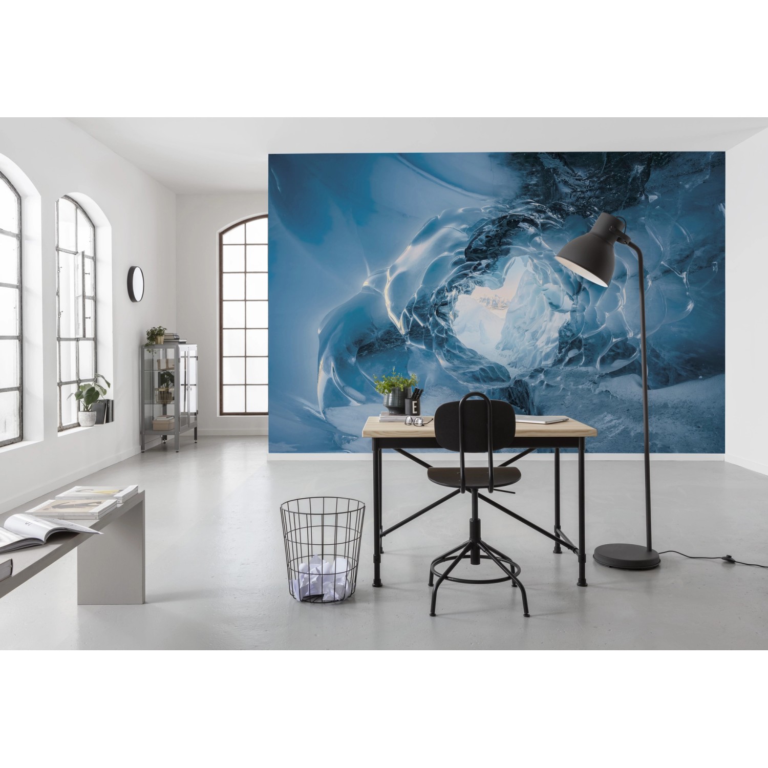 Vlies Fototapete "The Eye of the Glacier" (450x280 cm) im Raum, Detailaufnahme des Gletschermotivs.