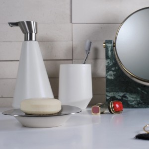Spirella Elements Bad-Accessoires Set in Beige: Seifenspender, Becher und Seifenschale.