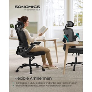 Schwarzer Songmics Drehstuhl mit klappbaren Armlehnen und Kopfstütze.