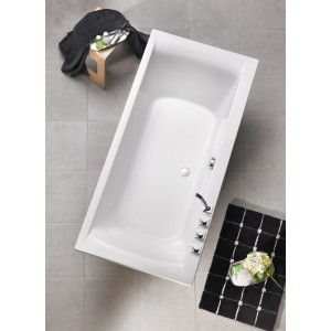 Weiße Ottofond Rechteck-Badewanne Rosa, 200x90 cm, mit Armaturen vom oberen Blickwinkel.