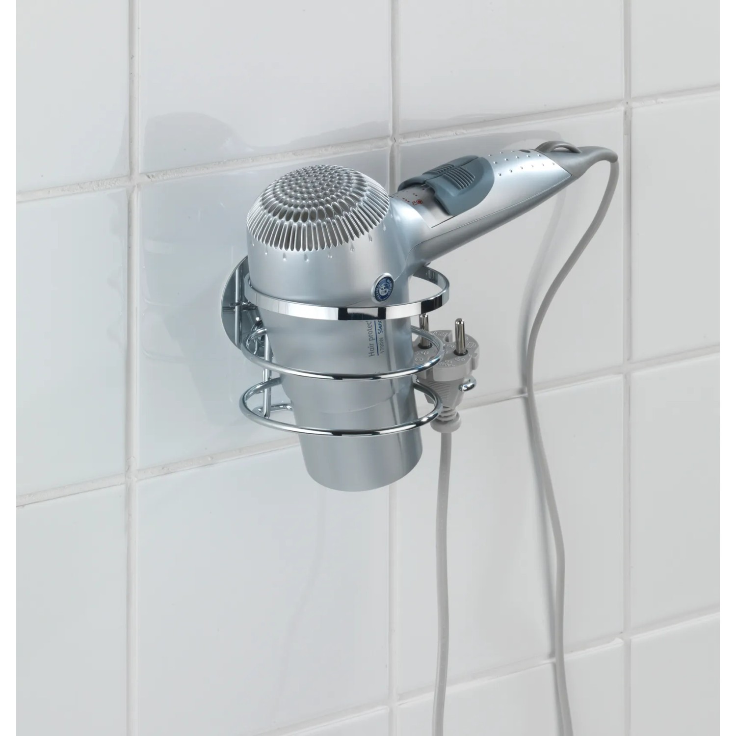 Wenko Turbo-Loc Haartrocknerhalter aus glänzendem Edelstahl mit Haartrockner und Kabel.