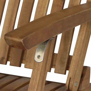Detailaufnahme: Armlehne des Siena Garden Deckchair Paleros aus Akazienholz.