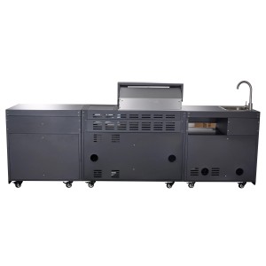 Schwarze Buschbeck Outdoorküche King Range mit Grill, Spüle und Kühlschrank auf Rollen.