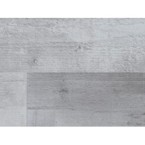 Heller Laminatboden im Pinie Historic Pine Dekor mit Holzstruktur.