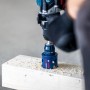 Bosch Expert Lochsäge (Ø 40 mm) im Einsatz an einem Holzbrett.