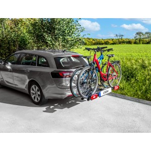 Eufab Fahrradträger Crow 11563 für 2 Fahrräder auf Anhängerkupplung montiert.