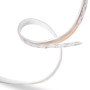 Flexibler Philips Hue Lightstrip Plus, 2 m, White & Color Ambiance, gewunden auf weißem Grund.
