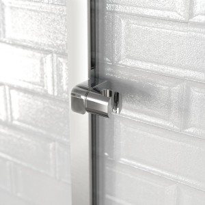 Schütte Brausestange Karibik Chrom mit Handbrausehalterung an Duschwand.