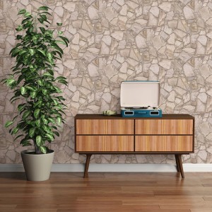 Beige Vliestapete mit Bruchsteinmauer-Design von A.S. Création im Wohnraum.