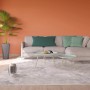 Keramik-Heizlüfter Tonder 1500W im Wohnraum mit Sofa und Pflanze.
