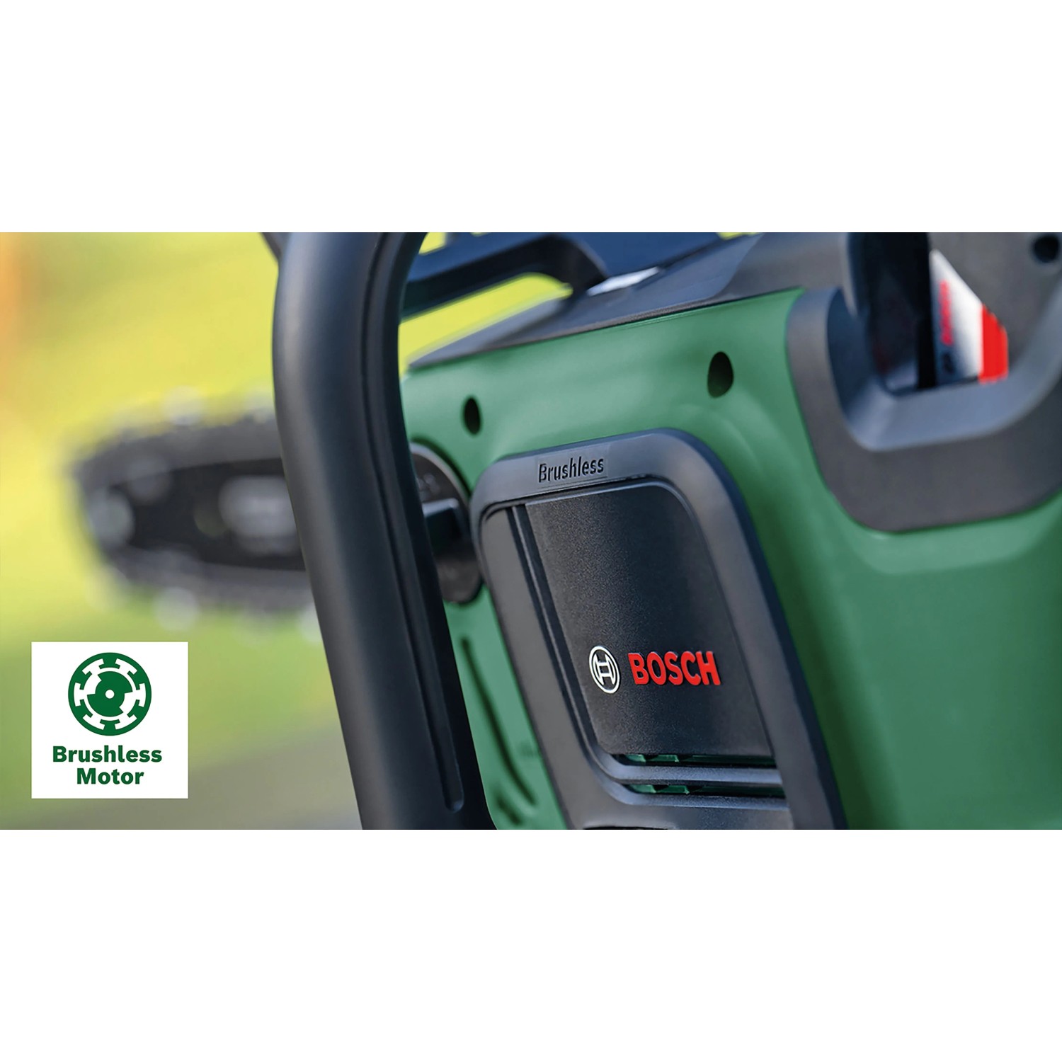Grüne Bosch Akku-Kettensäge AdvancedChain 36 V. Nahaufnahme des Gehäuses mit 'Brushless' Schriftzug und Bosch Logo.