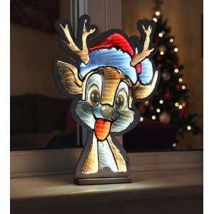 Leuchtende Reh-Weihnachtsfigur mit Infinity-Effekt, Weihnachtsmütze. Innen-Dekoration mit Standfuß.
