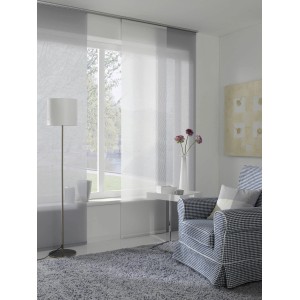 Gardinia Schiebevorhang Entry, 60x245 cm, weiß, im Wohnraum mit Sessel und Lampe.