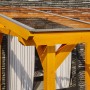 Freistehende Skan Holz Terrassenüberdachung Siena aus Leimholz Eiche hell mit klarer Dacheindeckung.
