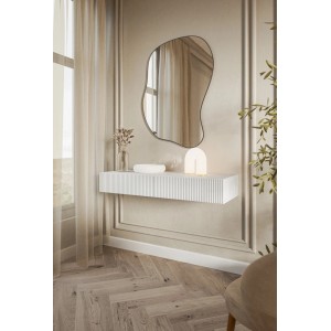 Weißer Selsey Veldio Wand-Schminktisch 110 cm mit Lamellenfront. Minimalistisches Design, zwei Schubladen, Spiegel.
