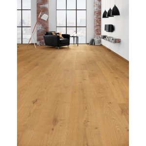 Verlegter Living by Haro Parkettboden XL Eiche geölt im Raum mit Landhausdielenoptik.