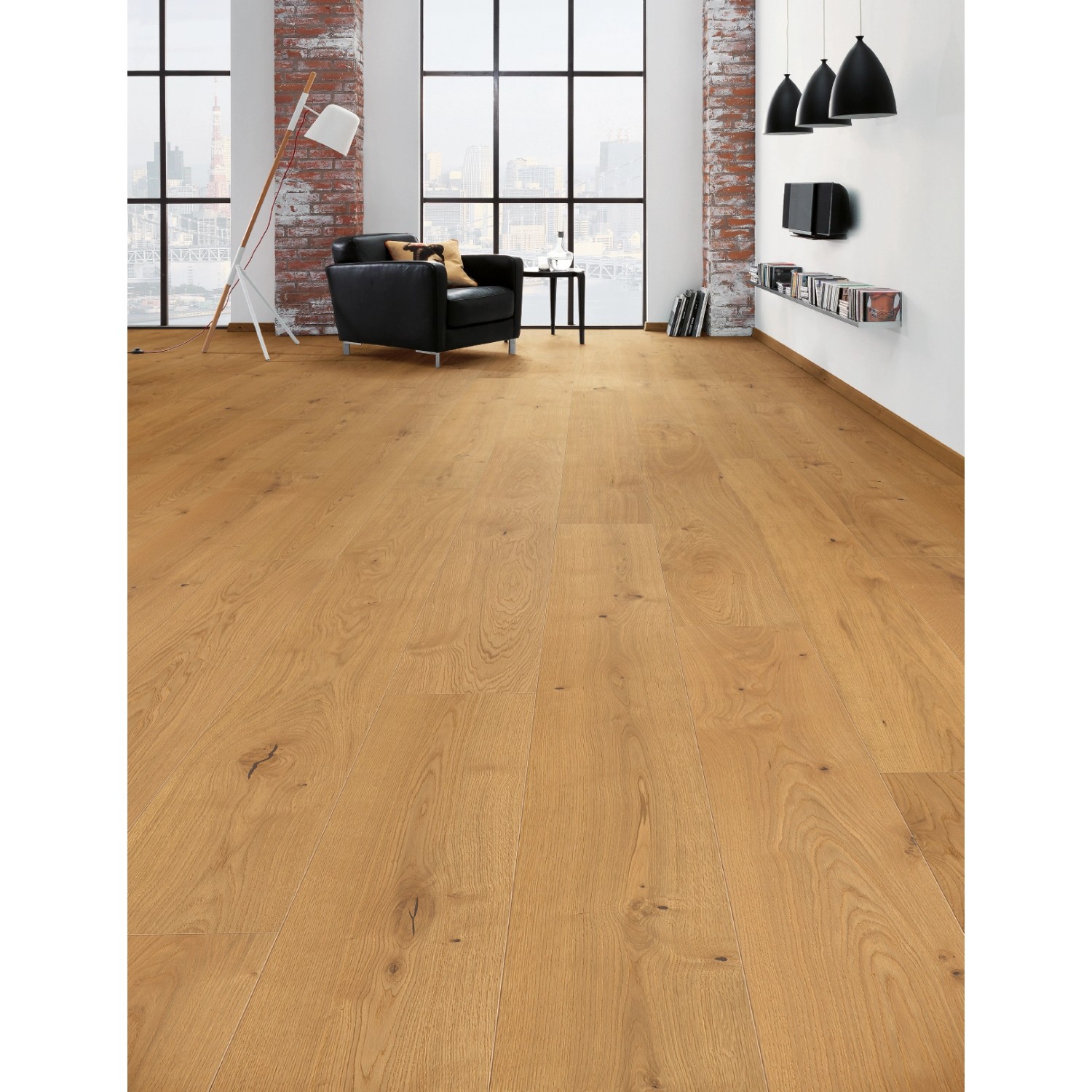 Verlegter Living by Haro Parkettboden XL Eiche geölt im Raum mit Landhausdielenoptik.