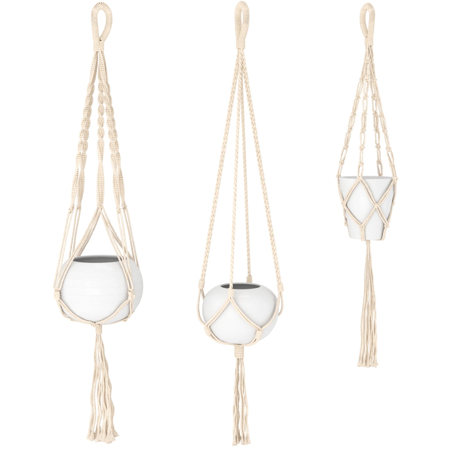 Drei weiße Makramee Blumenampeln mit unterschiedlichen Designs und weißen Töpfen.