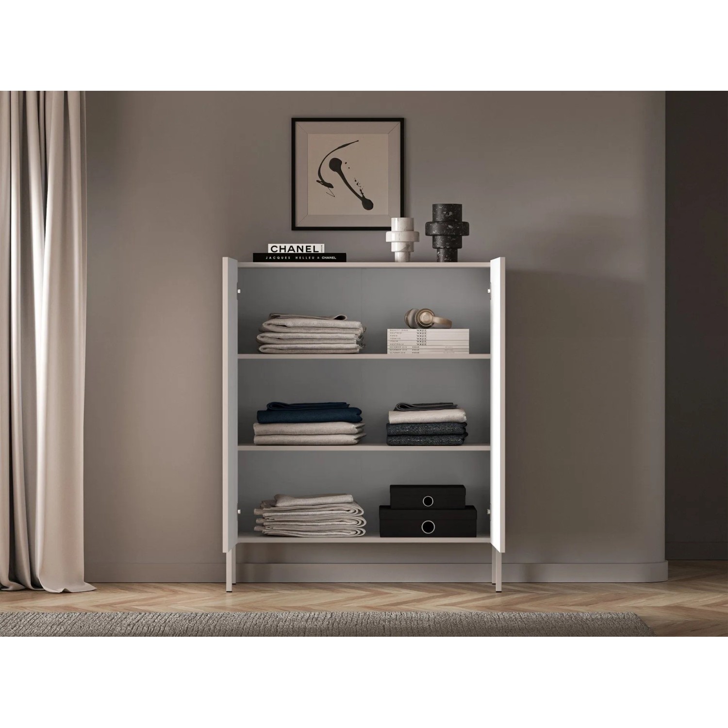 Selsey Highboard Derriva Kaschmir, offene Türen zeigen geräumige Innenfächer. Modernes Sideboard mit Metallbeinen für Stauraum.