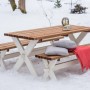 Axi Picknicktisch Celine mit Bänken, Holz braun/weiß, 75x177 cm. Bierzeltgarnitur im Schnee.