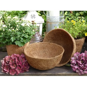 Proflora Kokoseinlagen für Blumenampeln (30 cm) mit Tropfschutz im Garten.