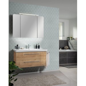 Fackelmann Spiegelschrank Asteiche 110 cm mit Softclose und LED-Beleuchtung im Badezimmer.