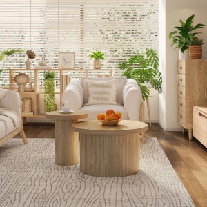 okwish Couchtisch-Set: Zwei runde Tische aus Naturholz mit Lattenoptik im Wohnzimmer. Flexibel als Beistelltisch nutzbar.