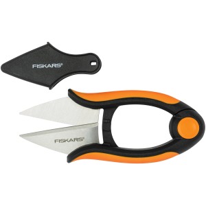 Fiskars Kräuterschere Solid SP220, schwarz-orange, mit Klingenschutz. Gartenschere für präzise Schnitte.