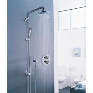 Grohe Rainshower 210 Duschsystem Chrom mit Kopf- und Handbrause im Badezimmer.