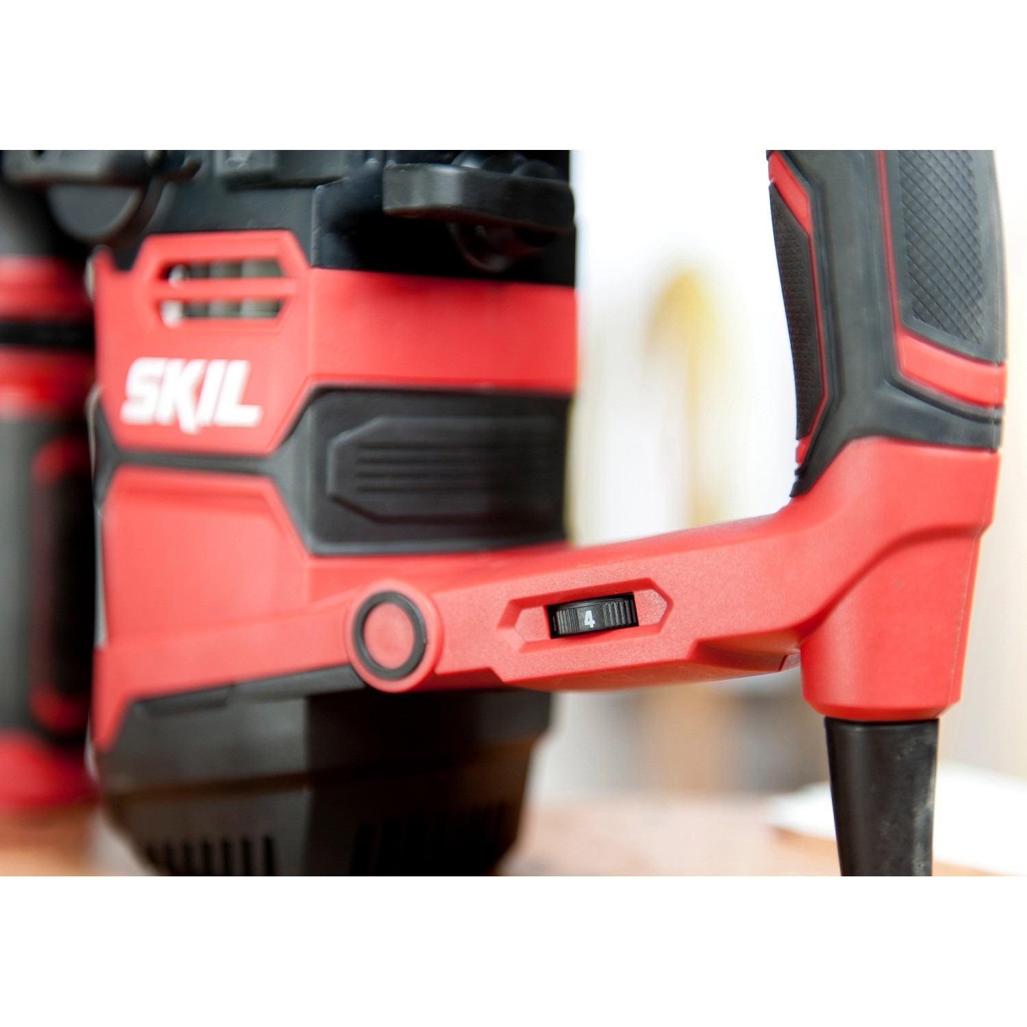 Detailaufnahme des roten Skil Bohrhammers 1781GB mit Funktionsschalter.