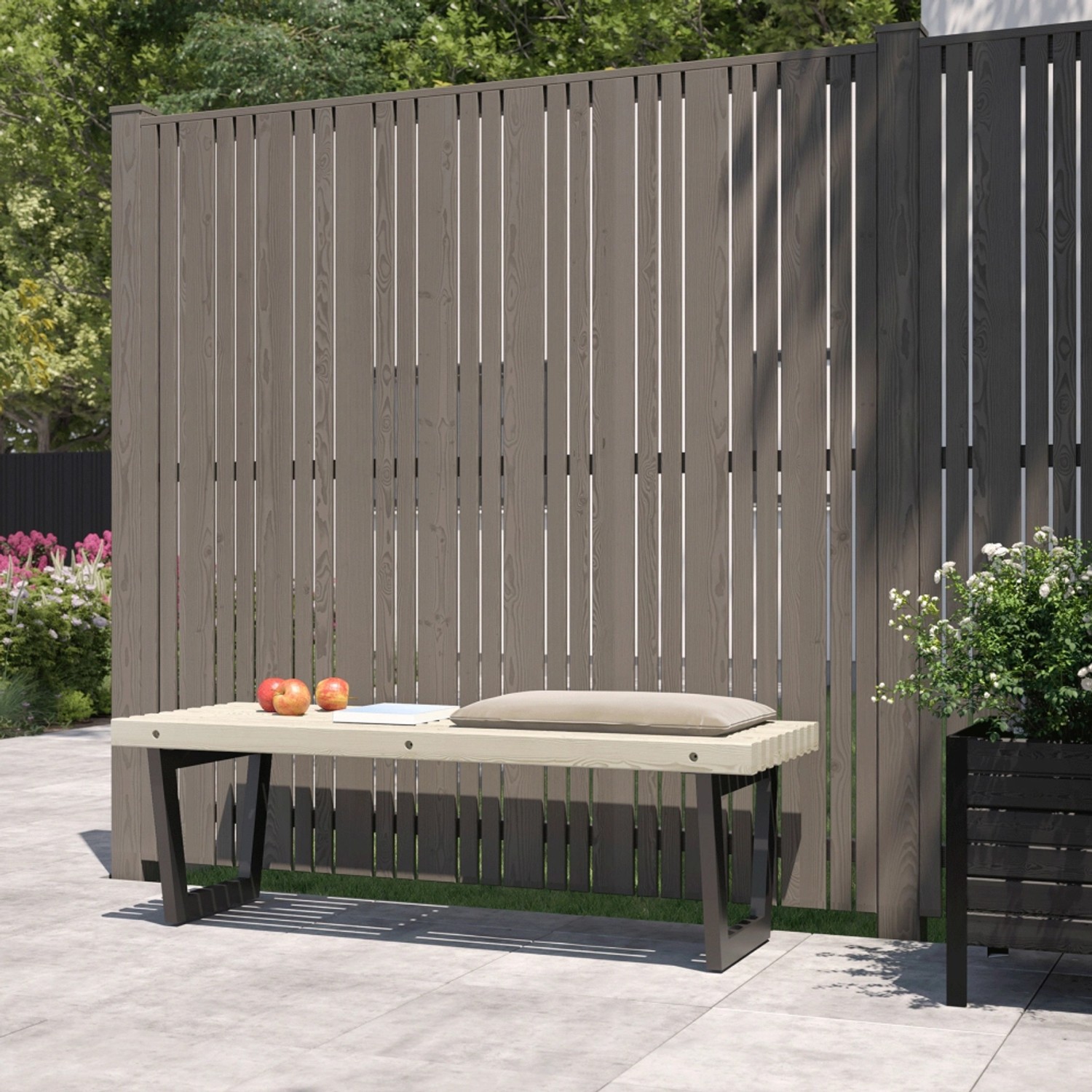 Umbragraue Pfostenkappe Classic 91x91 mm auf Zaunpfosten als Zubehör für Zaunbau.