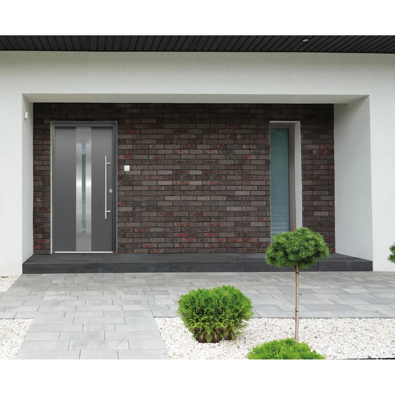 Anthrazitfarbene Haustür Thermospace Dublin Prime mit Edelstahlgriff und Glaseinsatz.