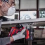 Einhell Akku-Stichsäge TP-JST 18/135 Li BL Solo beim Sägen von Holz.