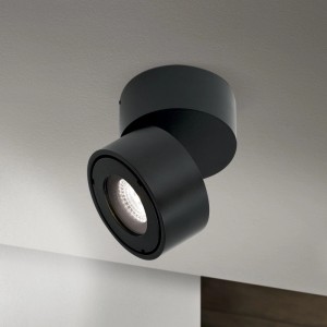 Schwarze, schwenkbare Orion LED Deckenleuchte aus Aluminium, dimmbar, IP65, für warmweißes Licht.