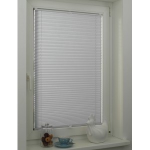 Graues Gardinia Plissee Concept Tageslicht, 40x130 cm, am Fenster montiert.
